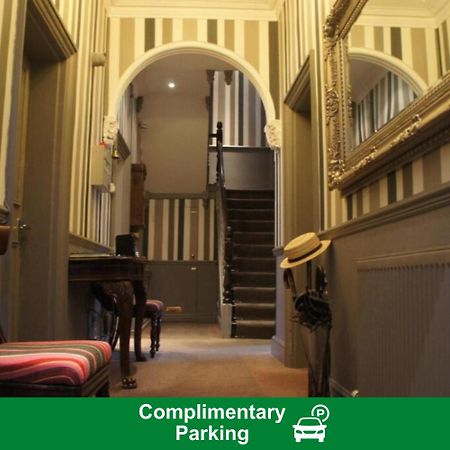 Burlington House Boutique Bed & Breakfast Oxford Bagian luar foto The entrance to the theatre