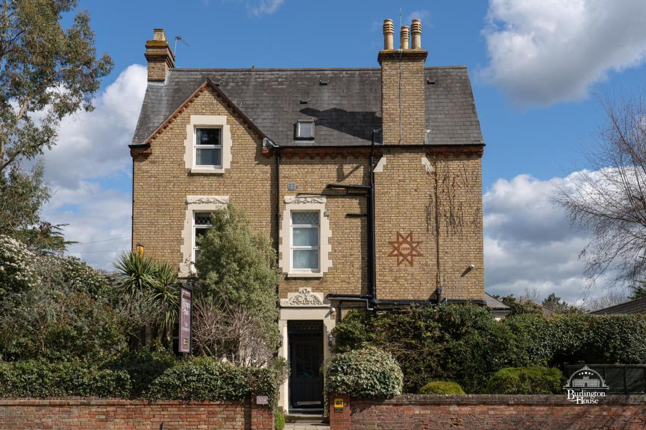 Burlington House Boutique Bed & Breakfast Oxford Bagian luar foto The former station building