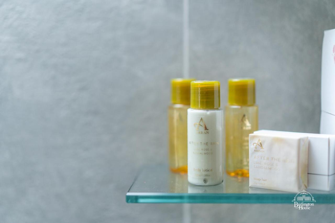 Burlington House Boutique Bed & Breakfast Oxford Bagian luar foto The Standard Amenities