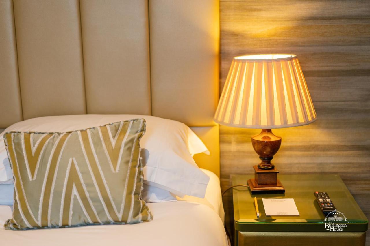 Burlington House Boutique Bed & Breakfast Oxford Bagian luar foto A lampshade