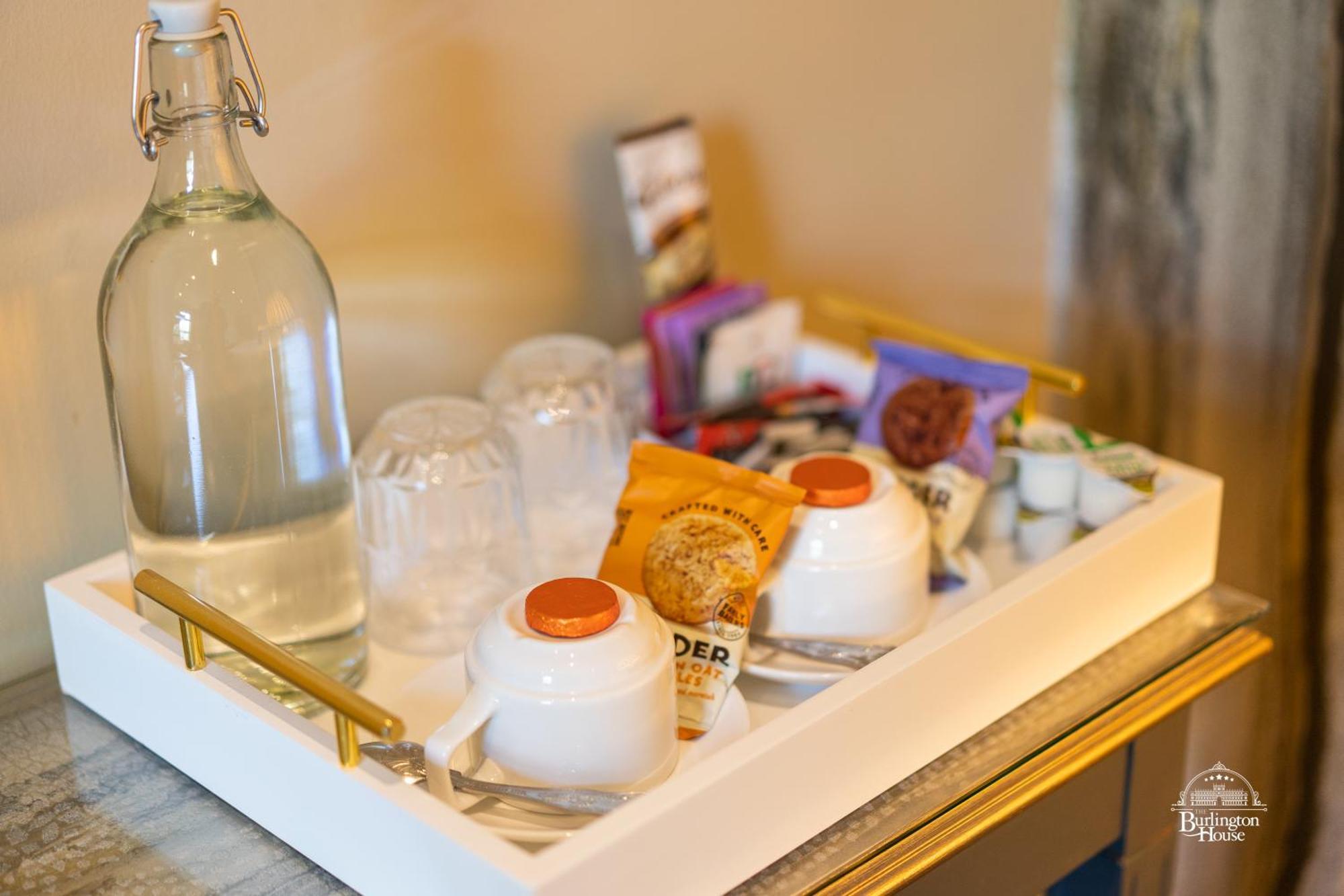 Burlington House Boutique Bed & Breakfast Oxford Ruang foto A welcome tray at a hotel