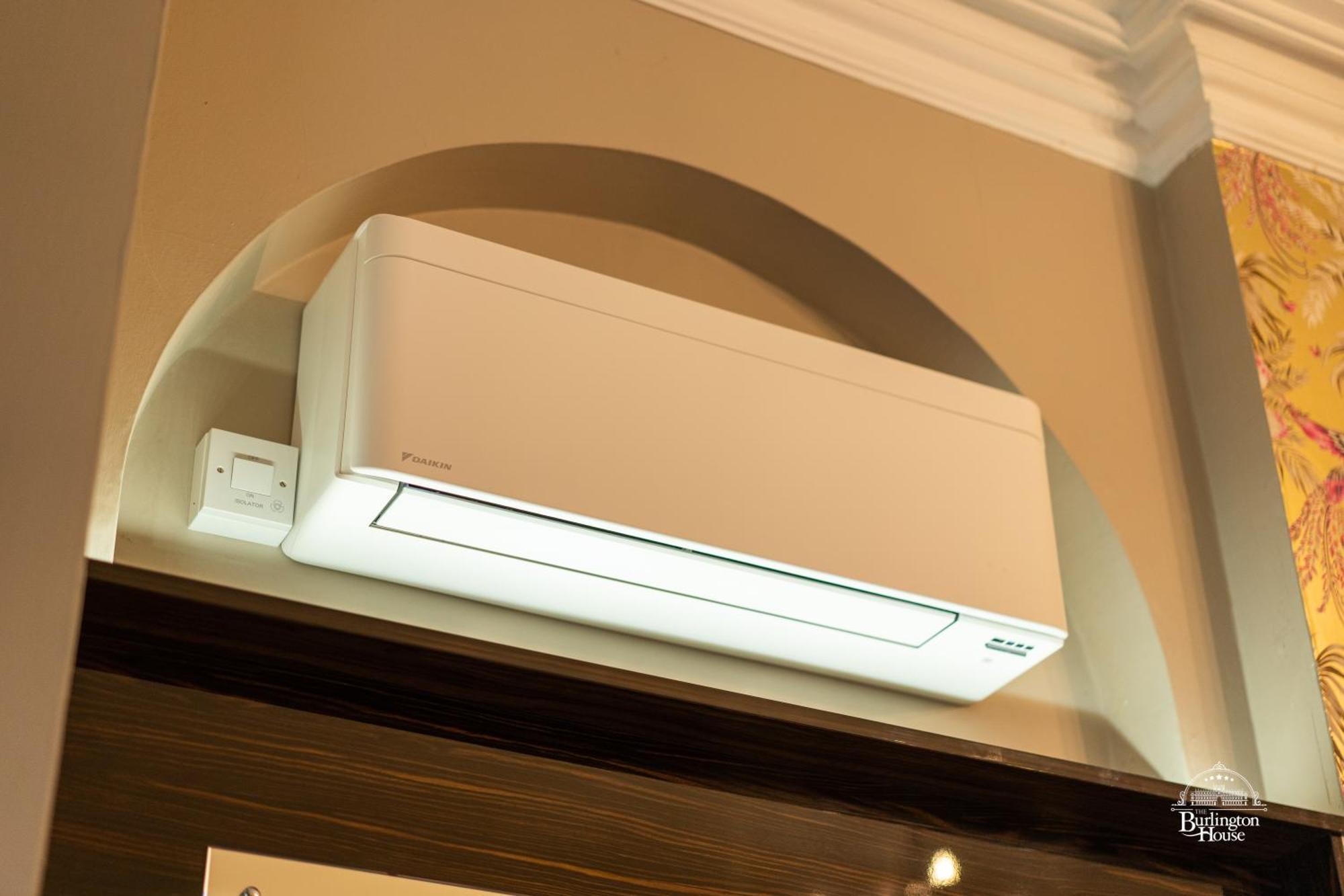 Burlington House Boutique Bed & Breakfast Oxford Ruang foto A wall-mounted air conditioner