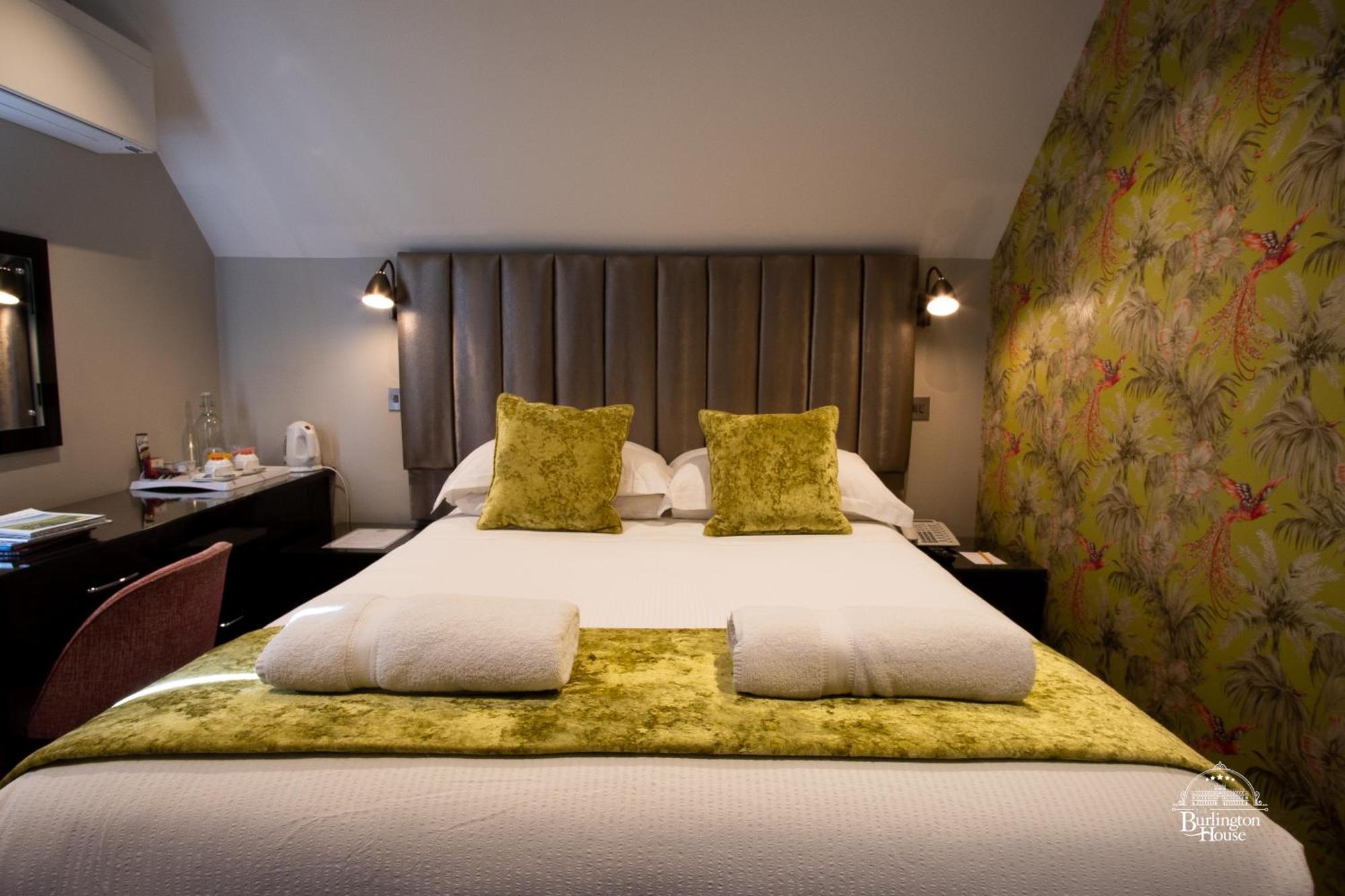 Burlington House Boutique Bed & Breakfast Oxford Ruang foto A bedroom at The Old Bank Hotel