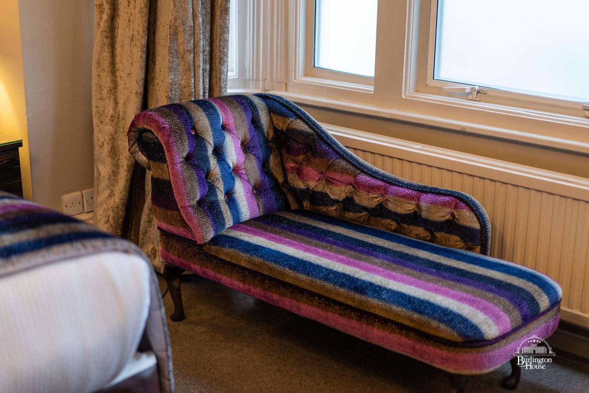 Burlington House Boutique Bed & Breakfast Oxford Ruang foto A modern chaise longue