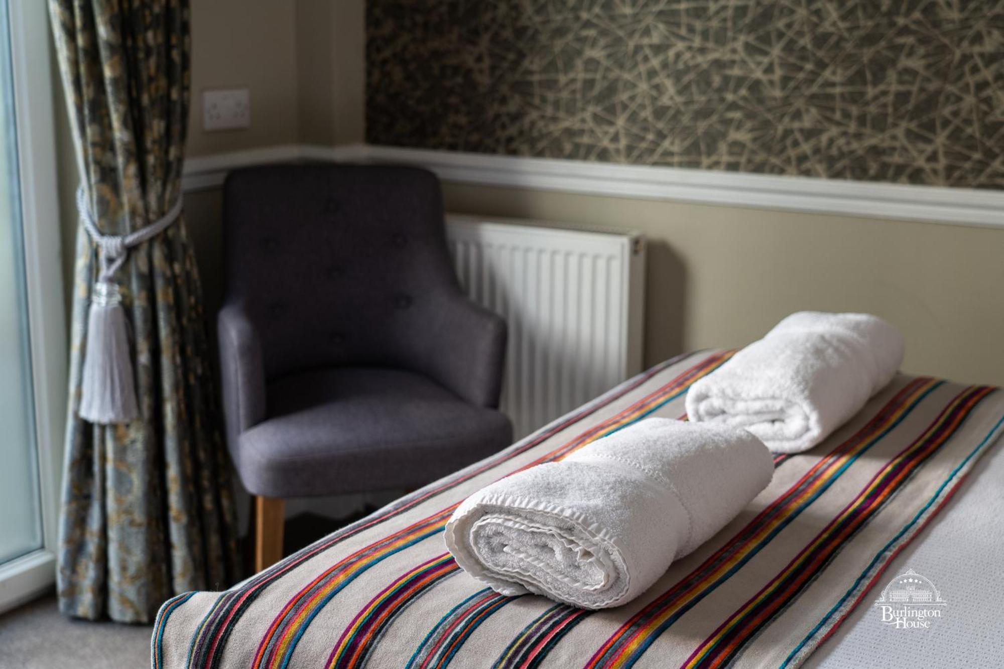 Burlington House Boutique Bed & Breakfast Oxford Ruang foto A massage table