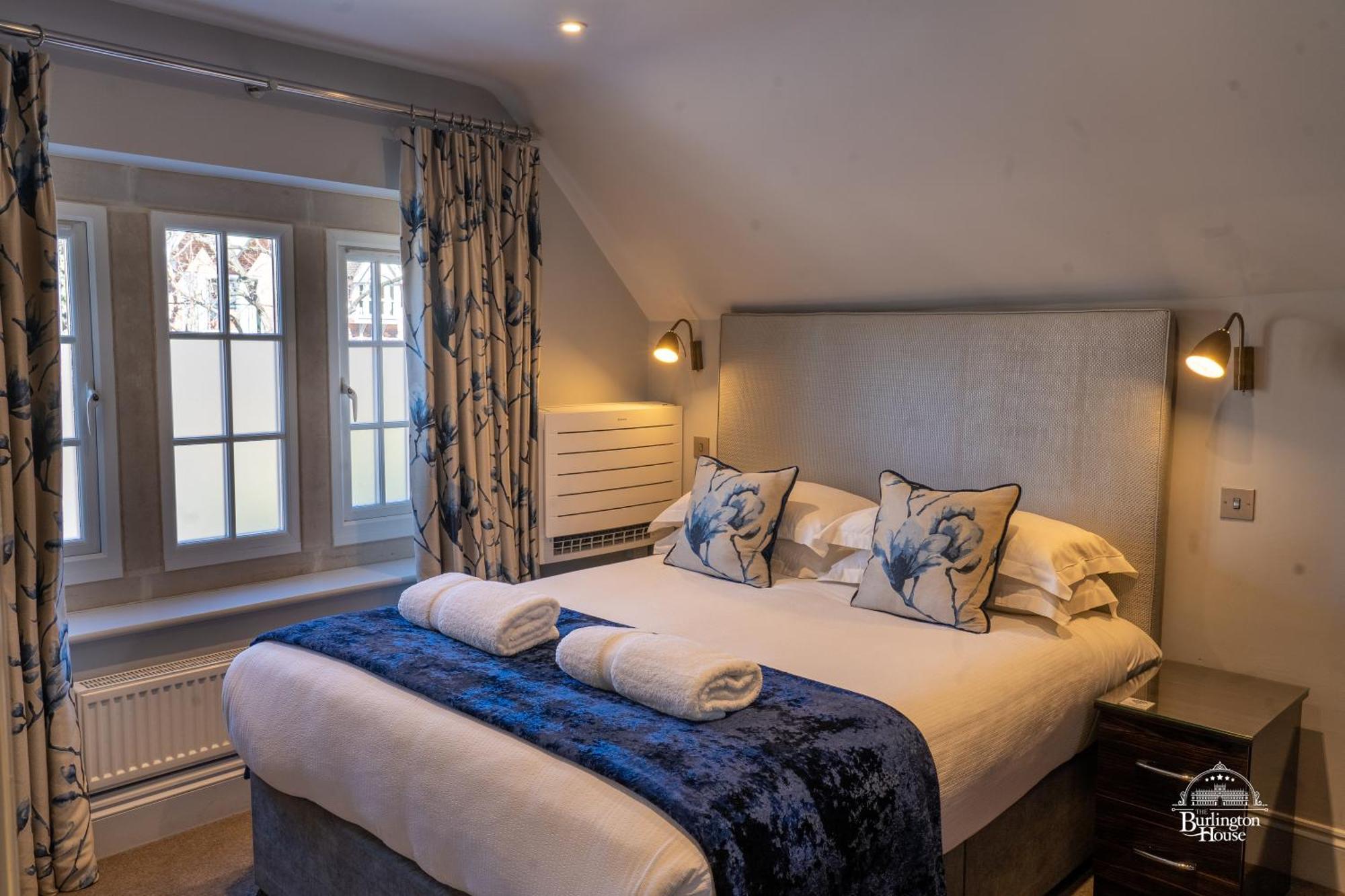 Burlington House Boutique Bed & Breakfast Oxford Bagian luar foto A bedroom at The Old Vicarage Hotel